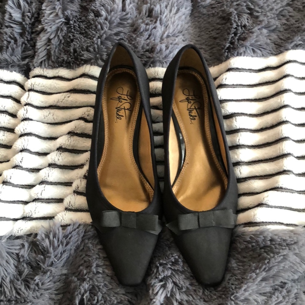 EUC Life Stride Comfort Kitty Heels with Bow